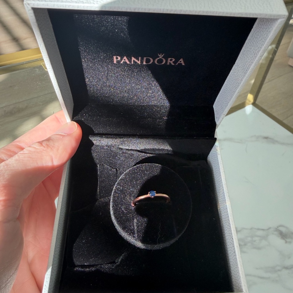 Pandora rose gold ring with blue stone(size 54/7) - Picture 2 of 2